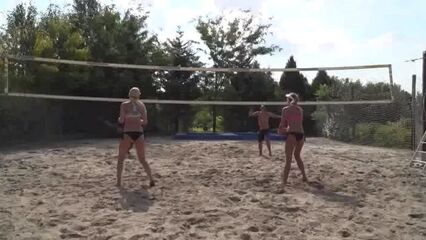Пляжный Волейбол: Анальное соревнование (порно фильм с русским переводом)