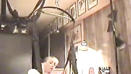 Толстый член еле входит в вагину