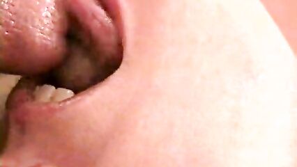 Кончил прямо в рот