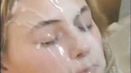 Лицо блондинки полностю в сперме