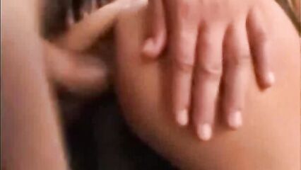 Молодой блонде засунули два хрена в зад одновременно и обкончали