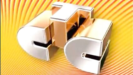 Русская 18-летняя трахает себя бутылкой и бананом