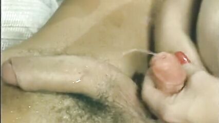 Кудрявая сучка с пенисом трахает белобрысого парня в очко