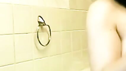 Парень вздрочнул девушке в прямом эфире