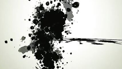 Сладкая блондинка Кароль гуляет голышом по улицам