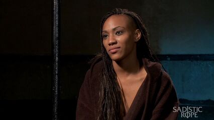БДСМ садомазо порно с худой мулаткой Никки Дарлинг