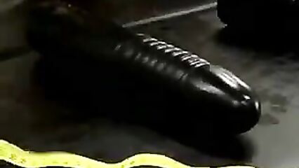 Анальная мастурбация толстыми членами секс машин