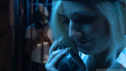 Анальное секс издевательство в тюрьме над Кейт Инглэнд