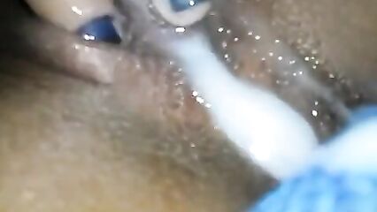 Домашне порно: А девушка кончает...