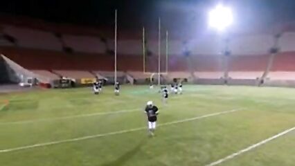 Секс на стадионе: Куча голодных футболистов на 1 бабу