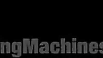 HD порно: Мощная секс машина жестко долбит в анал брюнетку