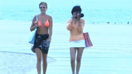 Подглядывающий на пляже - фильм для взрослых с переводом