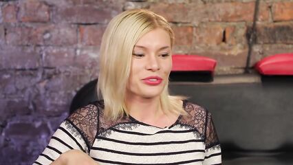 Порно звезды рассказывают как потеряли девственность