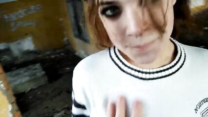 Быстрый секс стоя с русской на заброшенной стройке