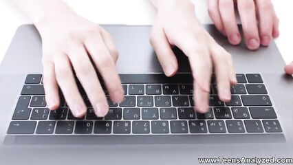 HD порно с рыжей молоденькой нежной худышкой в тугую попку