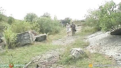 Пара пенсионеров на рыбалке поебалась с молоденькой