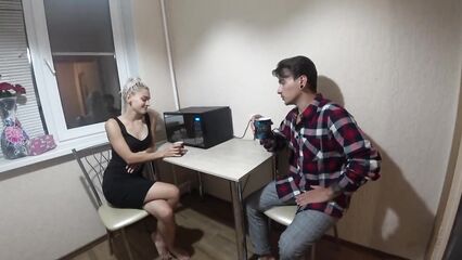 Наполнил полную задницу спермой подруге жены