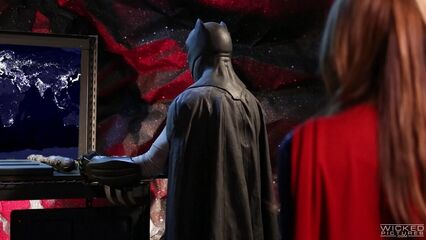 Супердевушка XXX: порно пародия с русским переводом