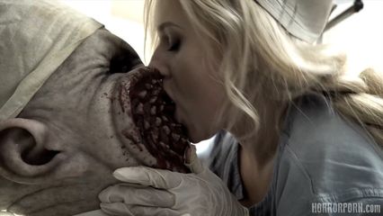 Кошмарный дантист на пару с медсестрой доминируют над пациентом