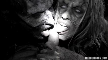 Ходячие Зомби | Walking zombies (порно ужасы)