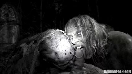 Ходячие Зомби | Walking zombies (порно ужасы)