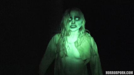 Порно ужасы: Больничные призраки в психбольнице