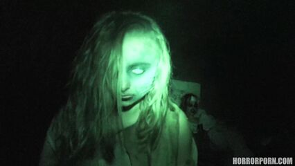 Порно ужасы: Больничные призраки в психбольнице