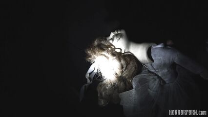 Страшный демон вселился в тело невинной девушки