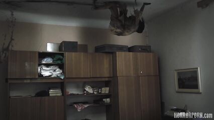 Страшный демон вселился в тело невинной девушки