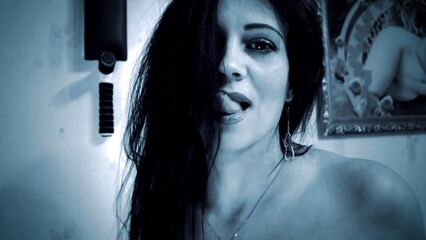 Сольный стриптиз в исполнении русской красотки Кристины